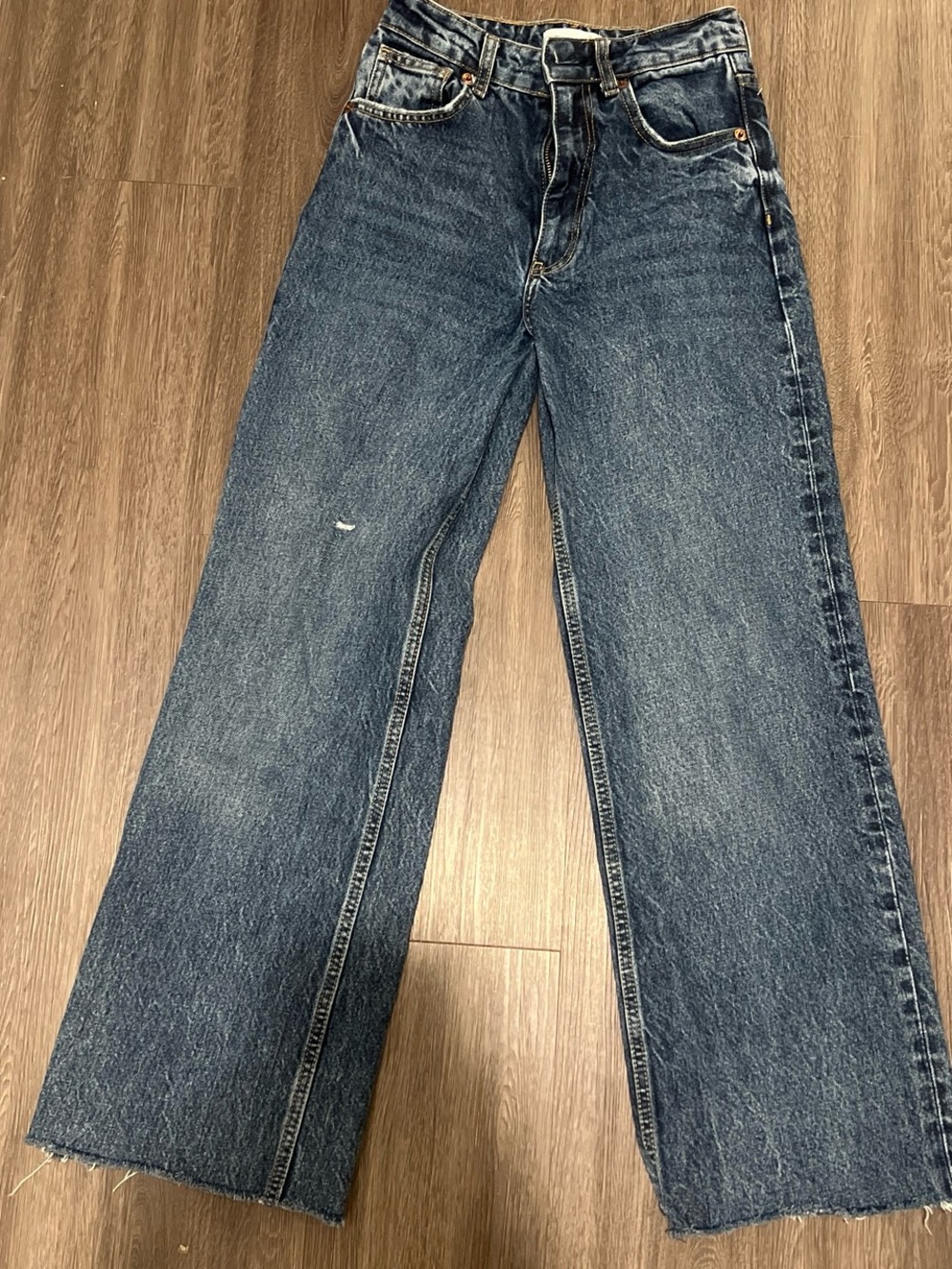 Zara women’s wide leg Jeans in Washed Dark Blue